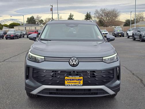 Platinum Gray Metallic 2026 Volkswagen Tiguan 2.0T SE 4MOTION