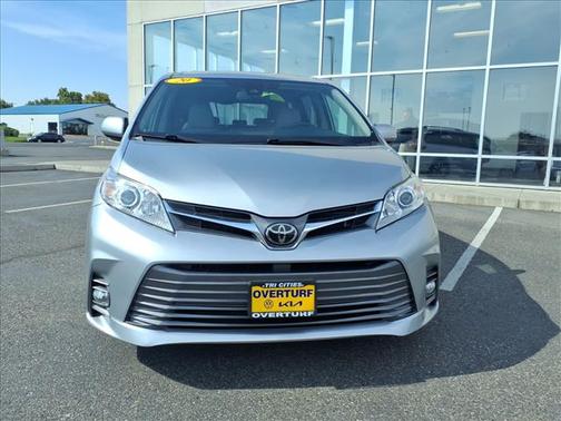 2020 Toyota Sienna XLE