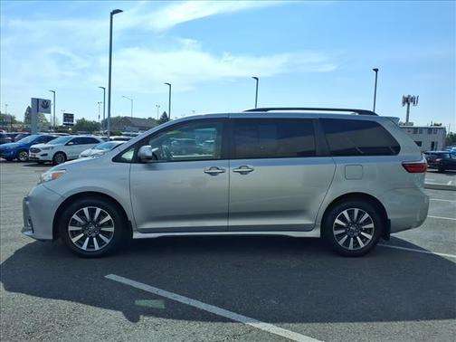 2020 Toyota Sienna XLE