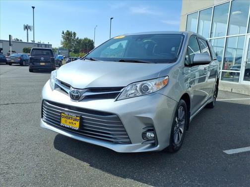 2020 Toyota Sienna XLE
