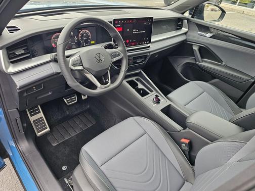 monterey blue pearl 2026 Volkswagen Tiguan 2.0T SE R-Line Black 4MOTION