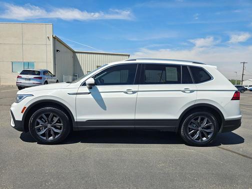 Pure White 2022 Volkswagen Tiguan 2.0T SE 4MOTION