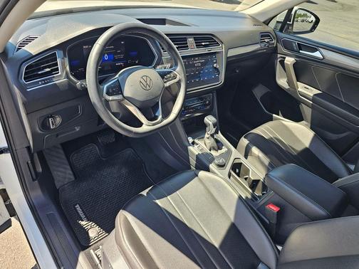 Pure White 2022 Volkswagen Tiguan 2.0T SE 4MOTION