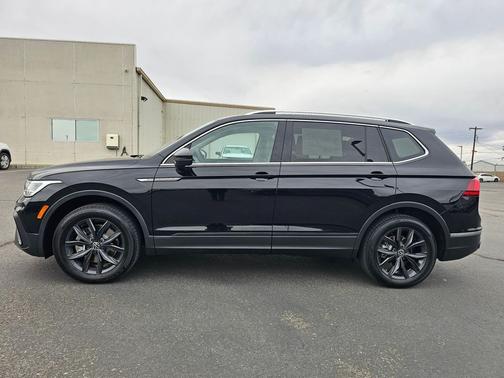 Deep Black 2024 Volkswagen Tiguan 2.0T SE 4MOTION