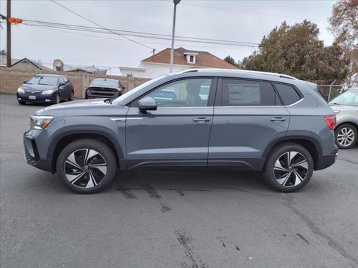 2024 Volkswagen Taos SE 4Motion