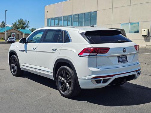Oryx White Pearl 2022 Volkswagen Atlas Cross Sport 3.6L V6 SEL R-Line