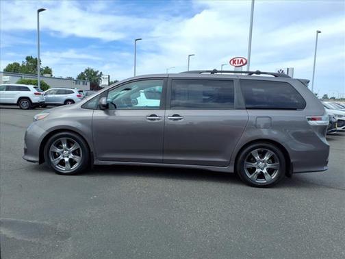 2017 Toyota Sienna SE