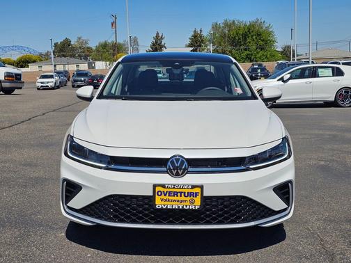 Opal White Pearl 2026 Volkswagen Jetta 1.4T SE