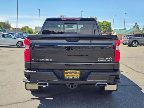 Black 2022 Chevrolet Silverado 1500 High Country