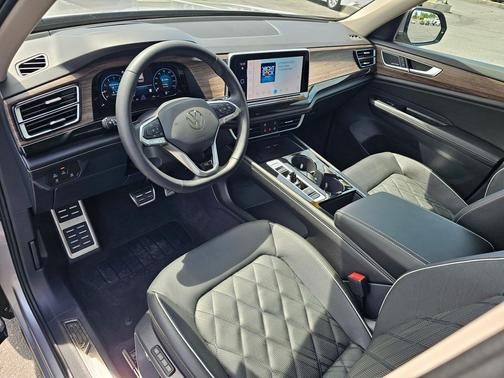 Silver Mist Metallic 2025 Volkswagen Atlas 2.0T SEL Premium R-Line 4MOTION