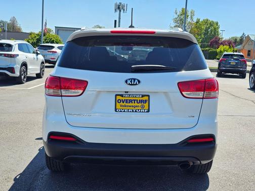 Snow White Pearl 2017 Kia Sorento LX