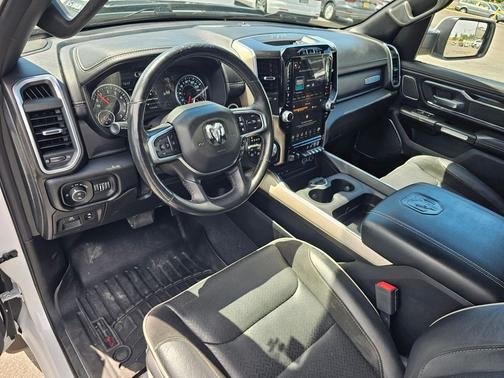 Ivory White Tri-Coat Pearlcoat 2019 RAM 1500 Laramie