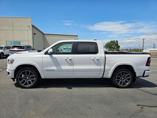 Ivory White Tri-Coat Pearlcoat 2019 RAM 1500 Laramie