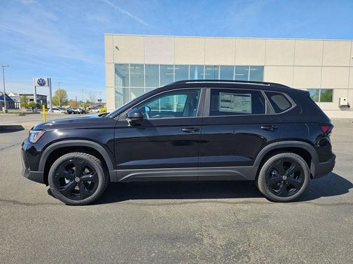 2026 Volkswagen Taos SE Black
