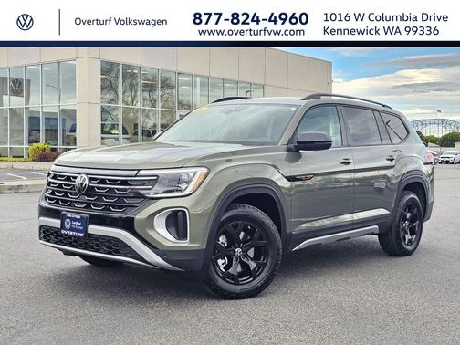 Avocado Green Pearl 2025 Volkswagen Atlas 2.0T Peak Edition