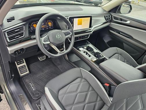 Avocado Green Pearl 2025 Volkswagen Atlas 2.0T Peak Edition