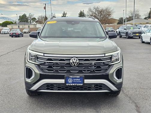 Avocado Green Pearl 2025 Volkswagen Atlas 2.0T Peak Edition