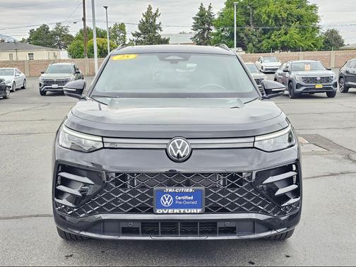Deep Black Pearl 2025 Volkswagen Tiguan 2.0T SE R-Line Black 4MOTION