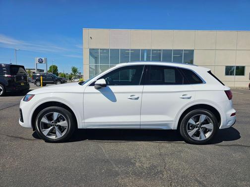 Ibis White 2023 Audi Q5 40 Premium Plus