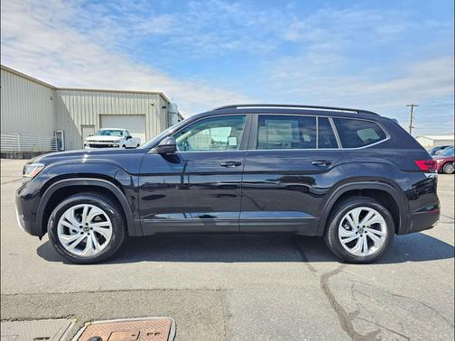 Deep Black 2023 Volkswagen Atlas 3.6L SE w/Technology