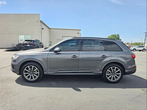 Samurai Gray Metallic 2023 Audi Q7 45 Premium Plus