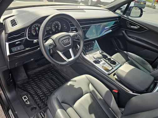 Samurai Gray Metallic 2023 Audi Q7 45 Premium Plus