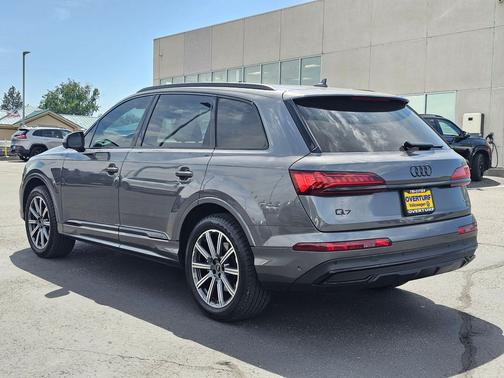 Samurai Gray Metallic 2023 Audi Q7 45 Premium Plus