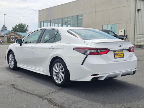 Wind Chill Pearl/Midnight Black Metallic 2024 Toyota Camry SE