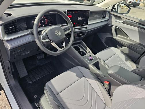 Pure White 2026 Volkswagen Tiguan 2.0T SE 4MOTION
