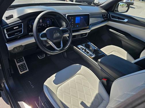 Platinum Gray Metallic 2024 Volkswagen Atlas Cross Sport 2.0T SEL Premium