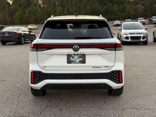 2025 Volkswagen Tiguan 2.0T SE R-Line Black