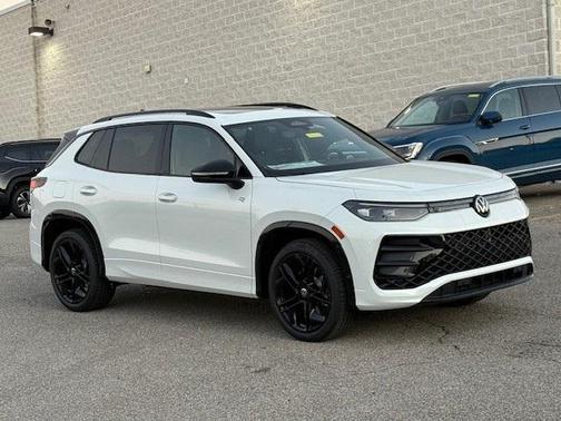 2025 Volkswagen Tiguan 2.0T SE R-Line Black