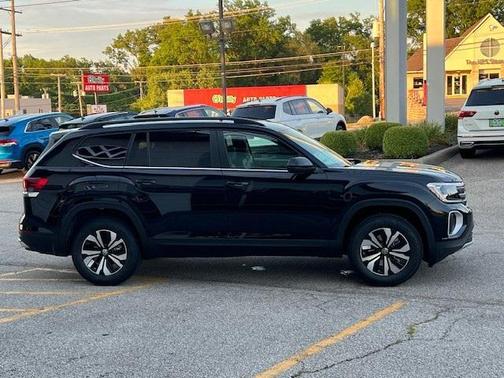 2025 Volkswagen Atlas 2.0T SE