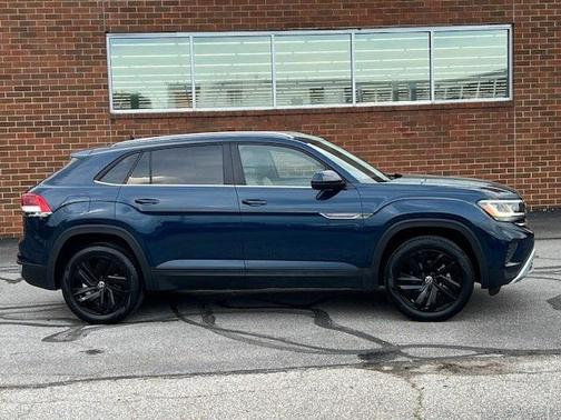 2022 Volkswagen Atlas Cross Sport 2.0T SE w/Technology
