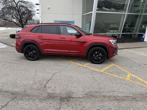 2025 Volkswagen Atlas Cross Sport 2.0T SEL R-Line Black