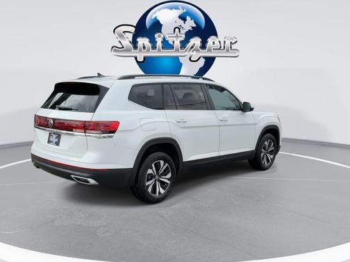 Opal White Pearl 2026 Volkswagen Atlas 2.0T SE