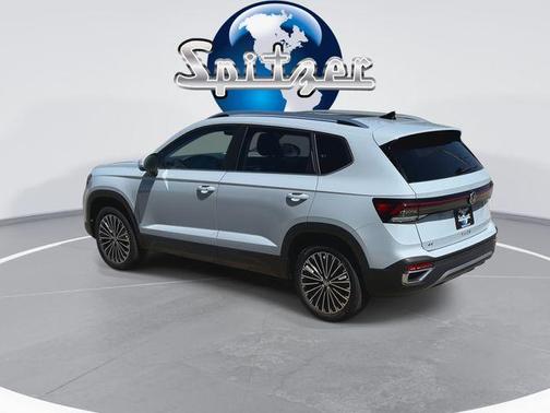 Monument Gray 2026 Volkswagen Taos 1.5T SE