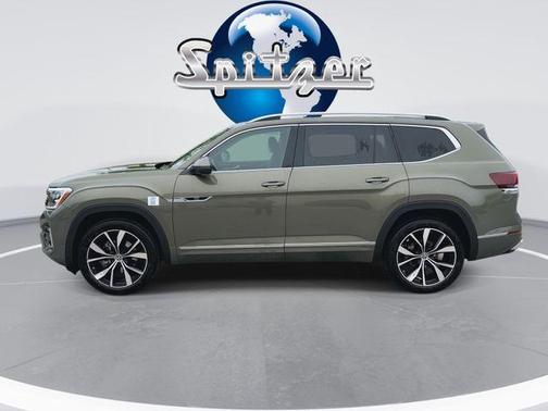 Green 2026 Volkswagen Atlas 2.0T SEL Premium R-Line