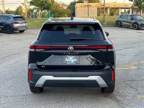 2025 Volkswagen Tiguan 2.0T SE