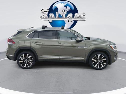 Avocado Green Pearl 2026 Volkswagen Atlas Cross Sport 2.0T SEL Premium R-Line