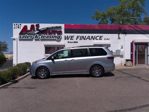 Silver Sky Metallic 2018 Toyota Sienna XLE