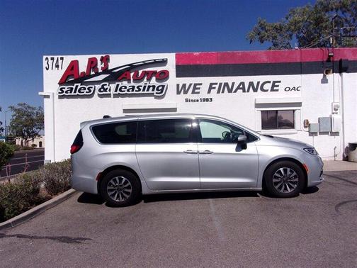 2023 Chrysler Pacifica Hybrid Touring L