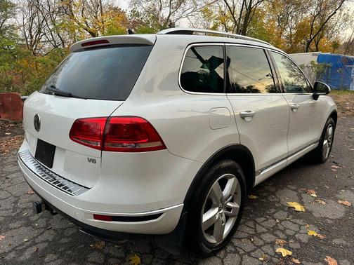 2012 Volkswagen Touareg VR6 Lux