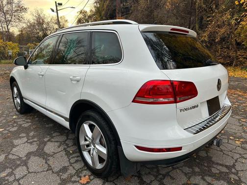 2012 Volkswagen Touareg VR6 Lux