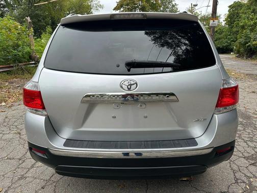2013 Toyota Highlander SE