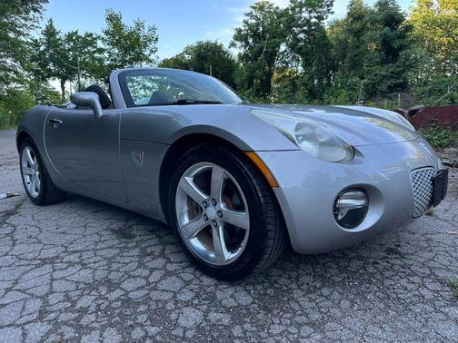 2006 Pontiac Solstice Convertible 2D