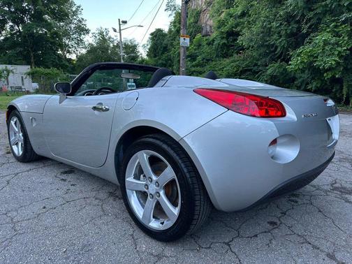 2006 Pontiac Solstice Convertible 2D