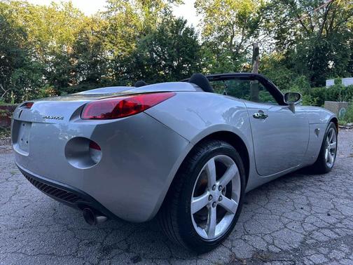 2006 Pontiac Solstice Convertible 2D