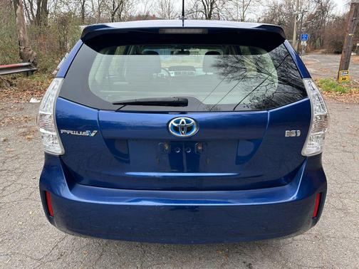 2012 Toyota Prius v Two
