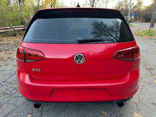 2015 Volkswagen Golf GTI 2.0T S 4-Door